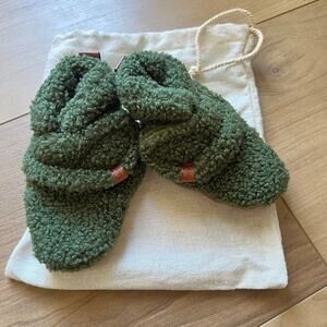 NWT Goumi Kids Spruce Sherpa Baby Boots SZ 0-3 mo Green Winter Warm Booties